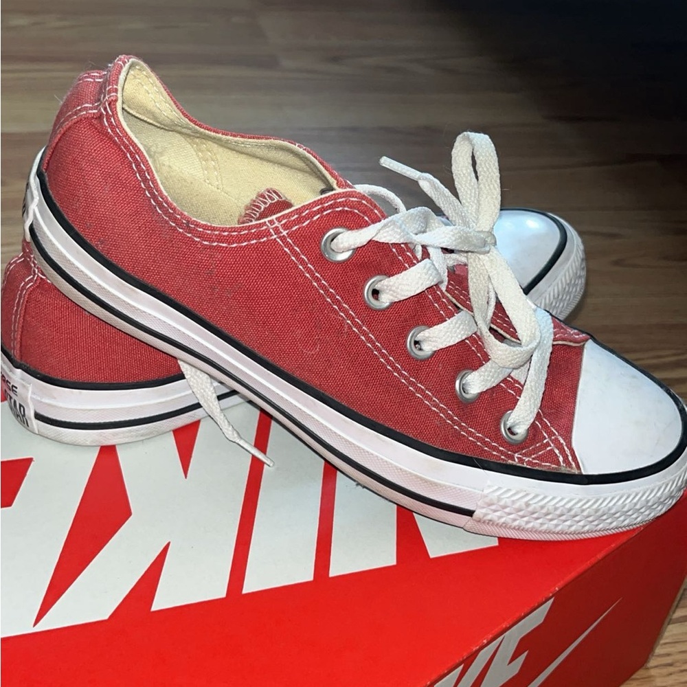 Gently used red converse all stars. Size 4 men’s,  6 women’s